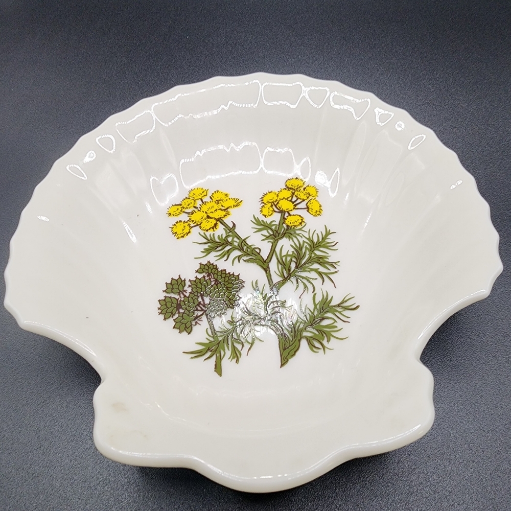 Botanica Floral Shell-Shaped Dish